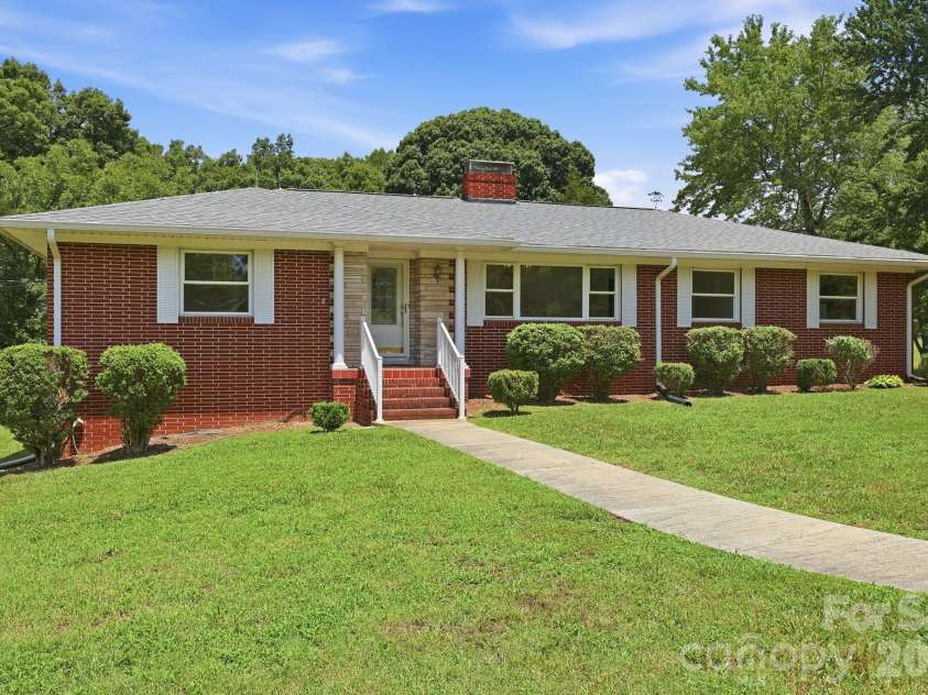 811 22nd Street, Kannapolis, NC 28083.  MLS# CAR4403486, YatesRealty ID 37785. 