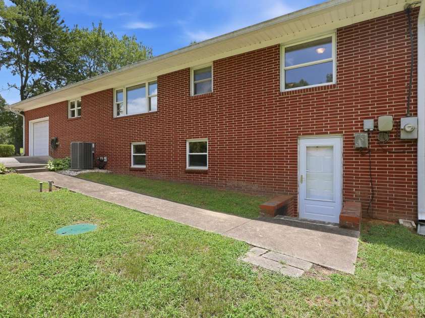 811 22nd Street, Kannapolis, NC 28083.  MLS# CAR4403486, YatesRealty ID 37785. 