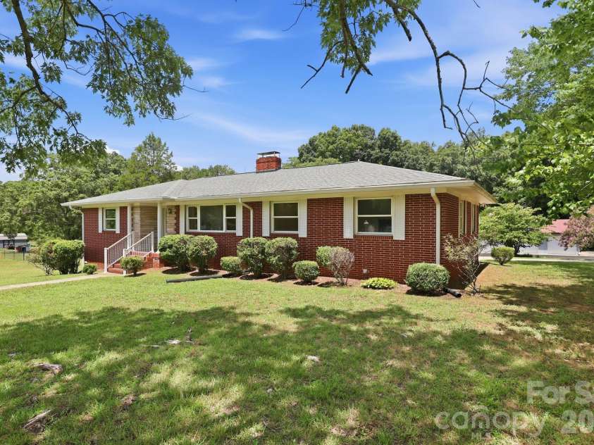 811 22nd Street, Kannapolis, NC 28083.  MLS# CAR4403486, YatesRealty ID 37785. 