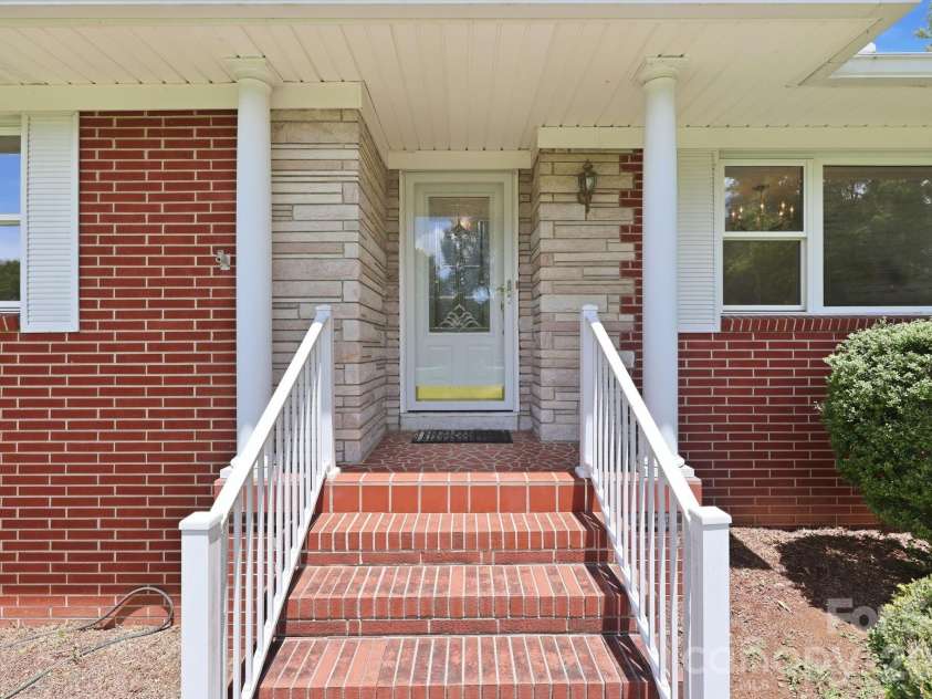 811 22nd Street, Kannapolis, NC 28083.  MLS# CAR4403486, YatesRealty ID 37785. 
