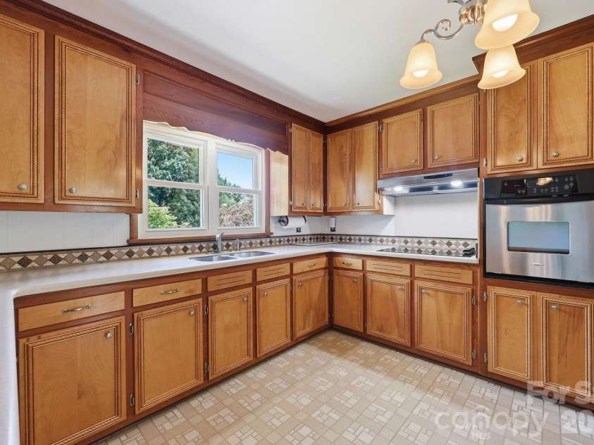 811 22nd Street, Kannapolis, NC 28083.  MLS# CAR4403486, YatesRealty ID 37785. 