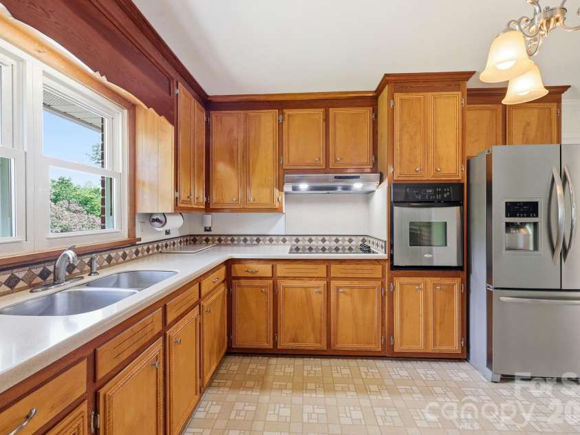 811 22nd Street, Kannapolis, NC 28083.  MLS# CAR4403486, YatesRealty ID 37785. 