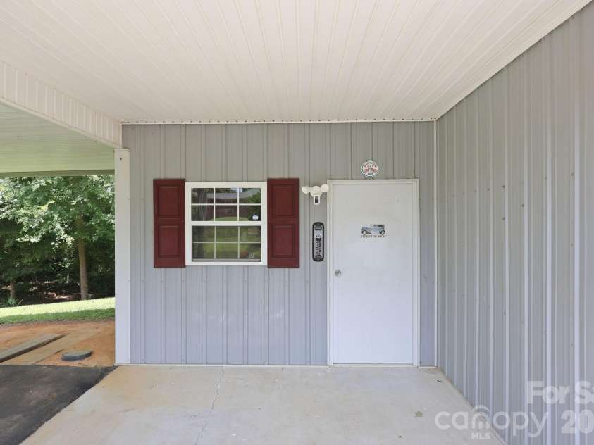 811 22nd Street, Kannapolis, NC 28083.  MLS# CAR4403486, YatesRealty ID 37785. 
