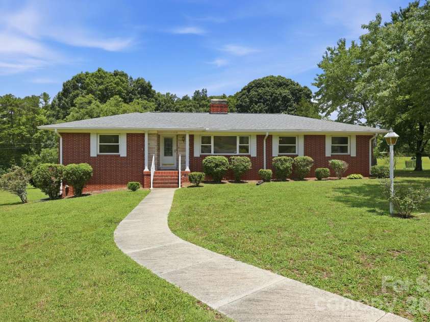811 22nd Street, Kannapolis, NC 28083.  MLS# CAR4403486, YatesRealty ID 37785. 