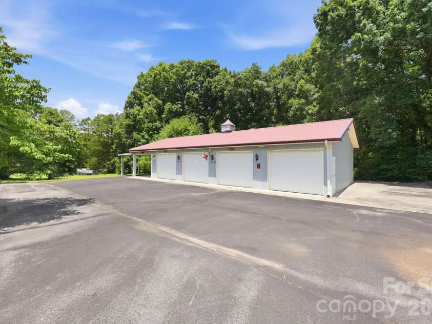 811 22nd Street, Kannapolis, NC 28083.  MLS# CAR4403486, YatesRealty ID 37785. 