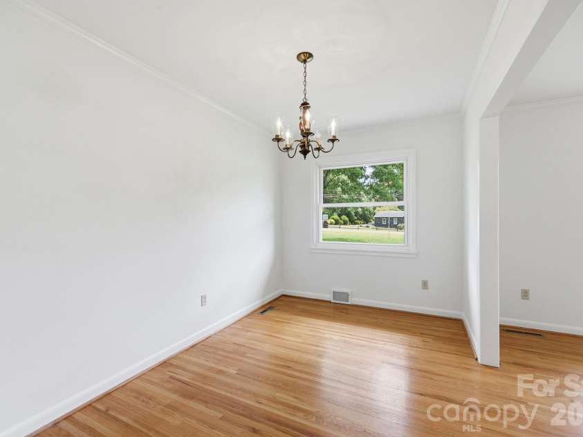 811 22nd Street, Kannapolis, NC 28083.  MLS# CAR4403486, YatesRealty ID 37785. Dining Room