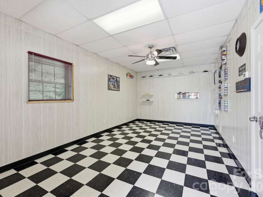 811 22nd Street, Kannapolis, NC 28083.  MLS# CAR4403486, YatesRealty ID 37785. Garage office