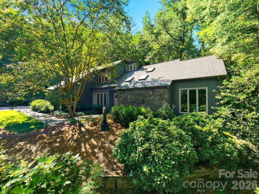 414 Stonecroft Drive, Lenoir, NC 28645.  MLS# CAR4403017, YatesRealty ID 37786. 