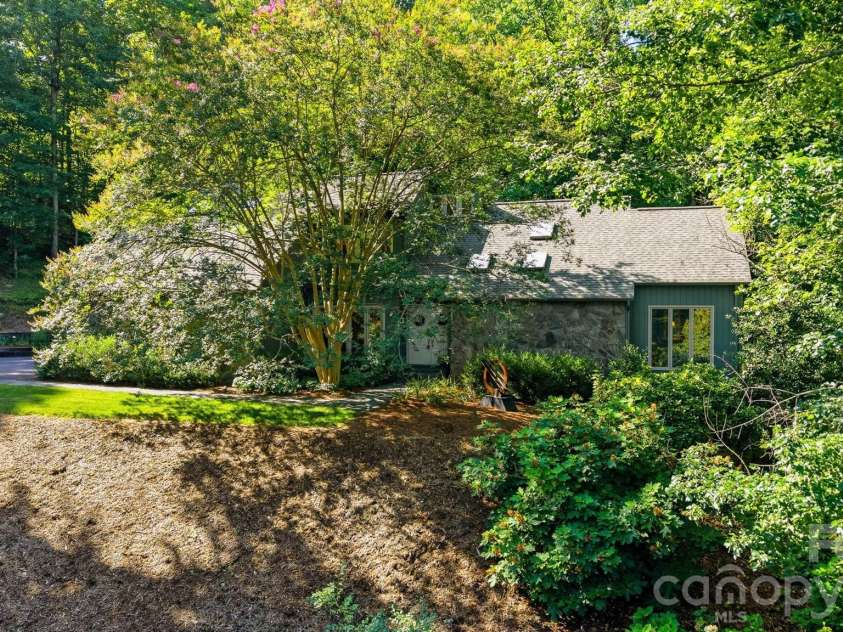 414 Stonecroft Drive, Lenoir, NC 28645.  MLS# CAR4403017, YatesRealty ID 37786. 