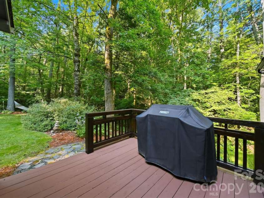 414 Stonecroft Drive, Lenoir, NC 28645.  MLS# CAR4403017, YatesRealty ID 37786. 