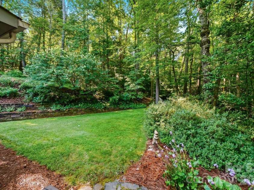 414 Stonecroft Drive, Lenoir, NC 28645.  MLS# CAR4403017, YatesRealty ID 37786. 