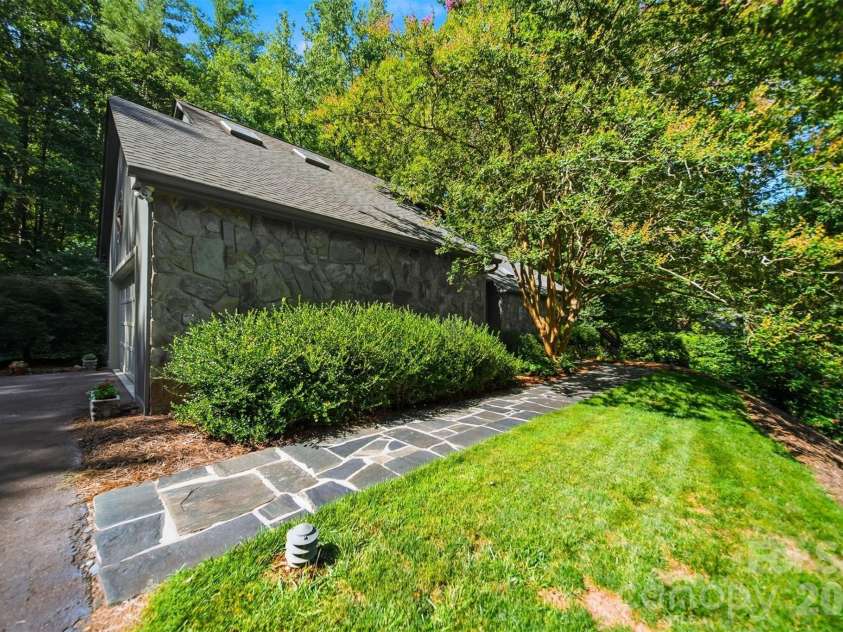 414 Stonecroft Drive, Lenoir, NC 28645.  MLS# CAR4403017, YatesRealty ID 37786. 