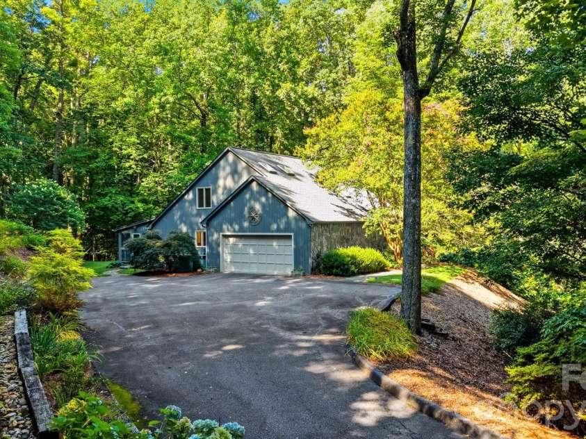 414 Stonecroft Drive, Lenoir, NC 28645.  MLS# CAR4403017, YatesRealty ID 37786. 