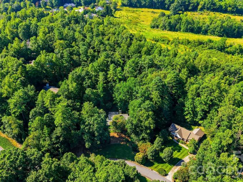414 Stonecroft Drive, Lenoir, NC 28645.  MLS# CAR4403017, YatesRealty ID 37786. 