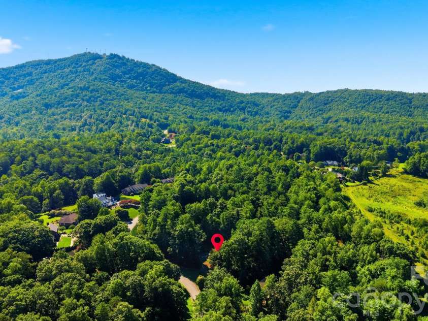 414 Stonecroft Drive, Lenoir, NC 28645.  MLS# CAR4403017, YatesRealty ID 37786. 