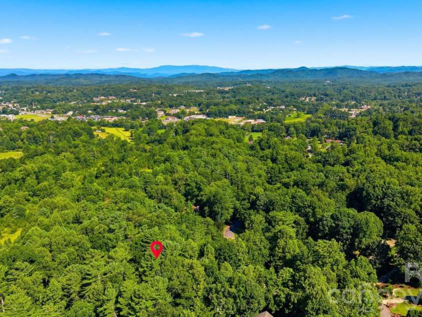 414 Stonecroft Drive, Lenoir, NC 28645.  MLS# CAR4403017, YatesRealty ID 37786. 