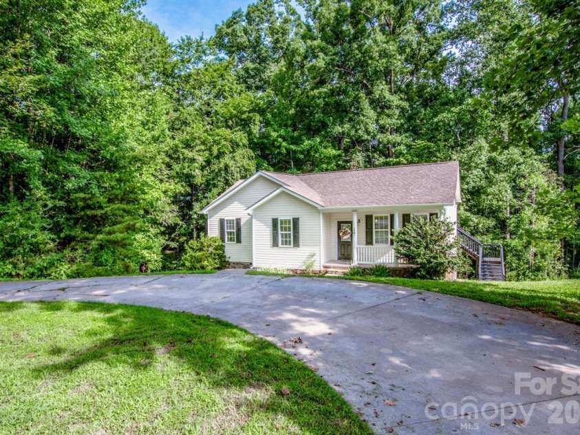 127 Wood Acre Drive, Mooresville, NC 28115.  MLS# CAR4414654, YatesRealty ID 37788. 
