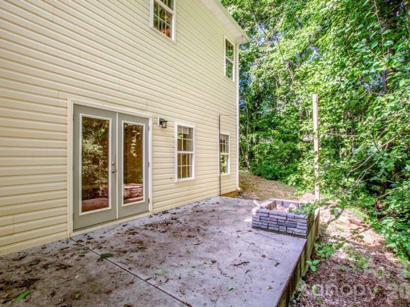 127 Wood Acre Drive, Mooresville, NC 28115.  MLS# CAR4414654, YatesRealty ID 37788. 