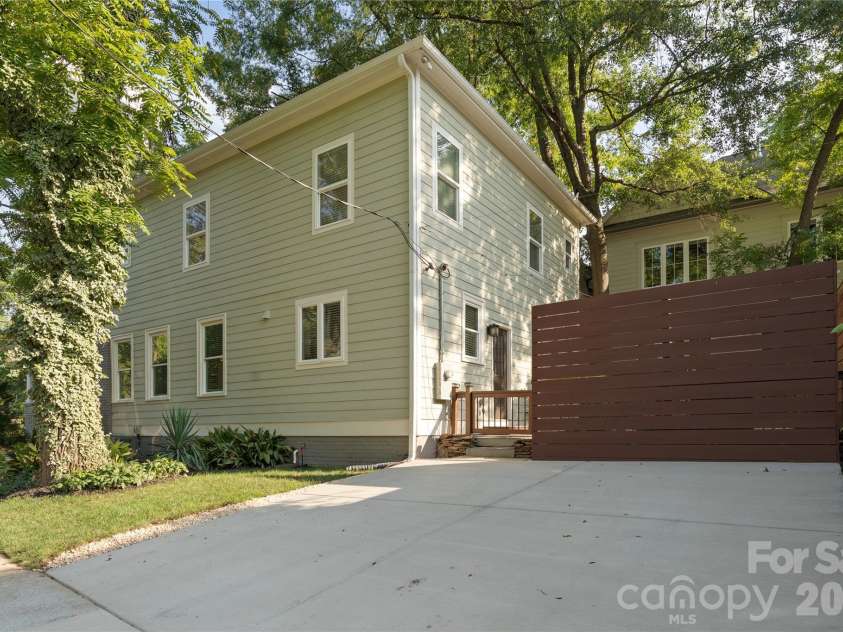 429 Pecan Avenue, Charlotte, NC 28204.  MLS# CAR4387793, YatesRealty ID 37789. 