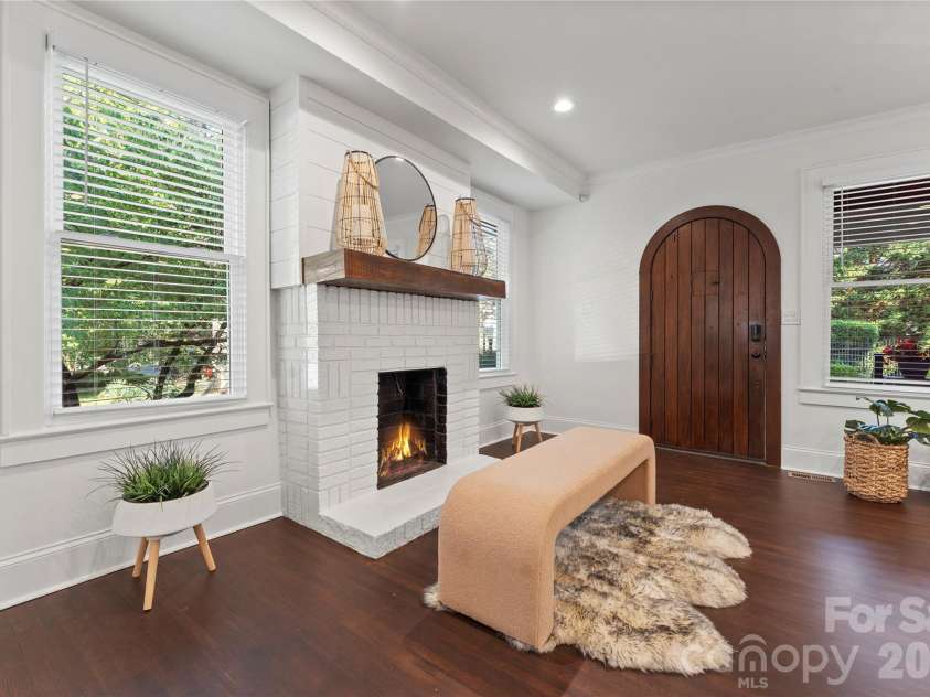429 Pecan Avenue, Charlotte, NC 28204.  MLS# CAR4387793, YatesRealty ID 37789. 
