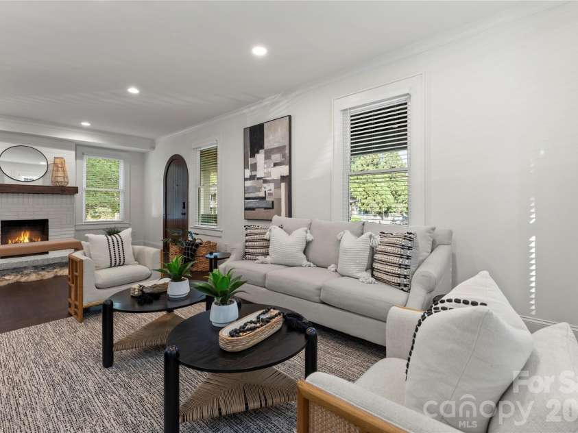429 Pecan Avenue, Charlotte, NC 28204.  MLS# CAR4387793, YatesRealty ID 37789. 