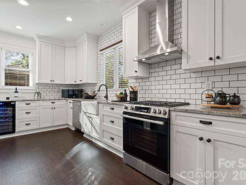 429 Pecan Avenue, Charlotte, NC 28204.  MLS# CAR4387793, YatesRealty ID 37789. 