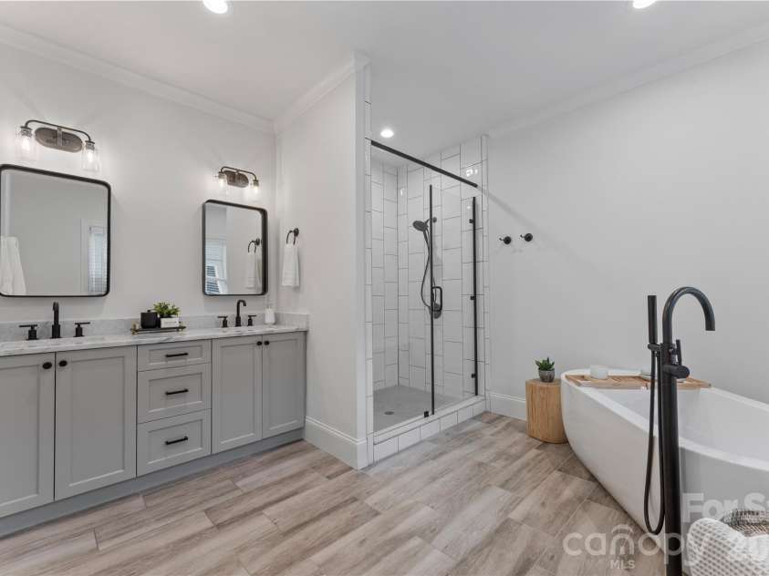 429 Pecan Avenue, Charlotte, NC 28204.  MLS# CAR4387793, YatesRealty ID 37789. 