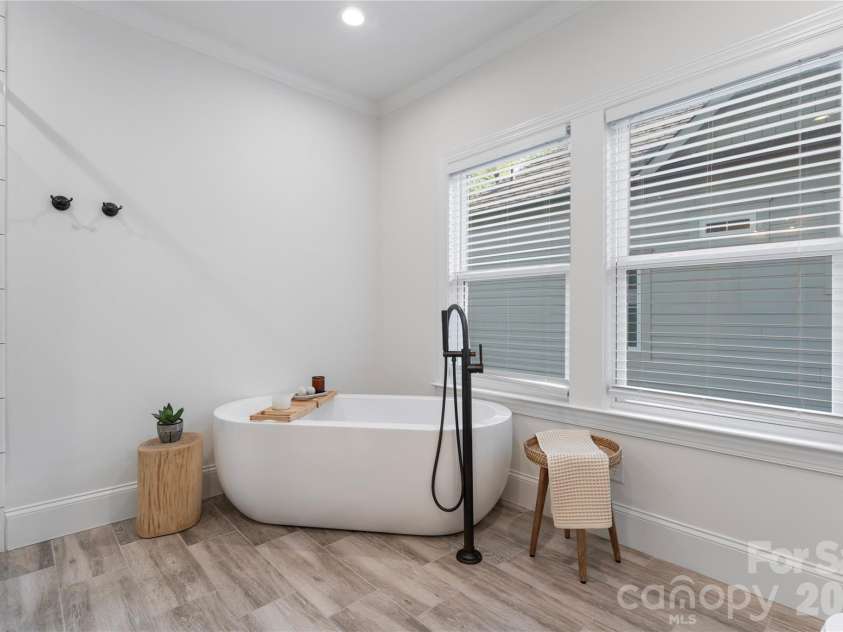 429 Pecan Avenue, Charlotte, NC 28204.  MLS# CAR4387793, YatesRealty ID 37789. 