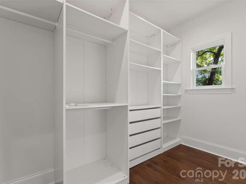 429 Pecan Avenue, Charlotte, NC 28204.  MLS# CAR4387793, YatesRealty ID 37789. 
