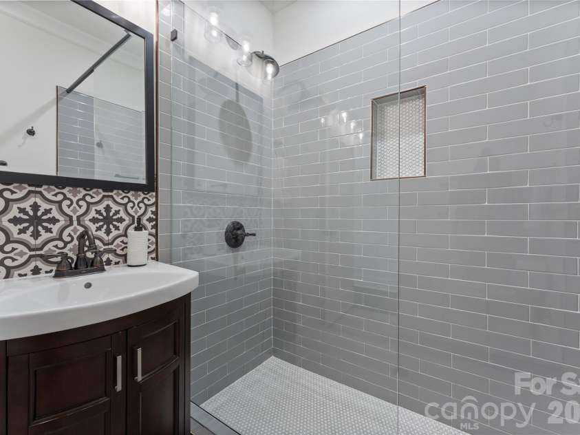 429 Pecan Avenue, Charlotte, NC 28204.  MLS# CAR4387793, YatesRealty ID 37789. 
