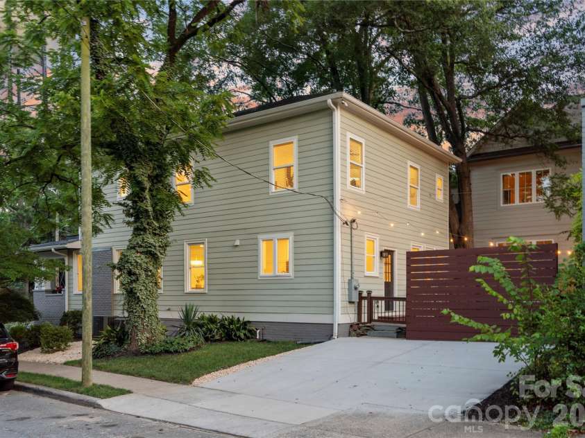 429 Pecan Avenue, Charlotte, NC 28204.  MLS# CAR4387793, YatesRealty ID 37789. 
