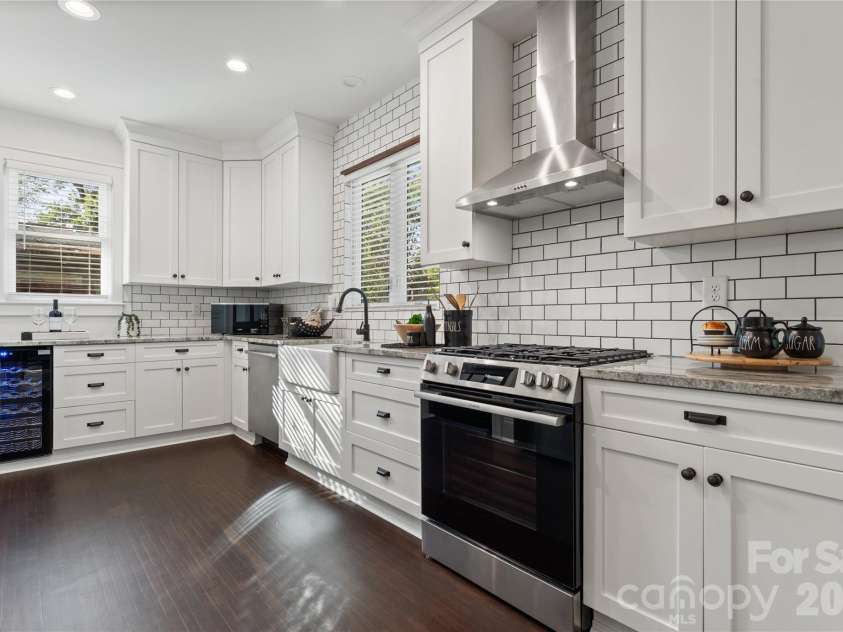 429 Pecan Avenue, Charlotte, NC 28204.  MLS# CAR4436926, YatesRealty ID 37789. 