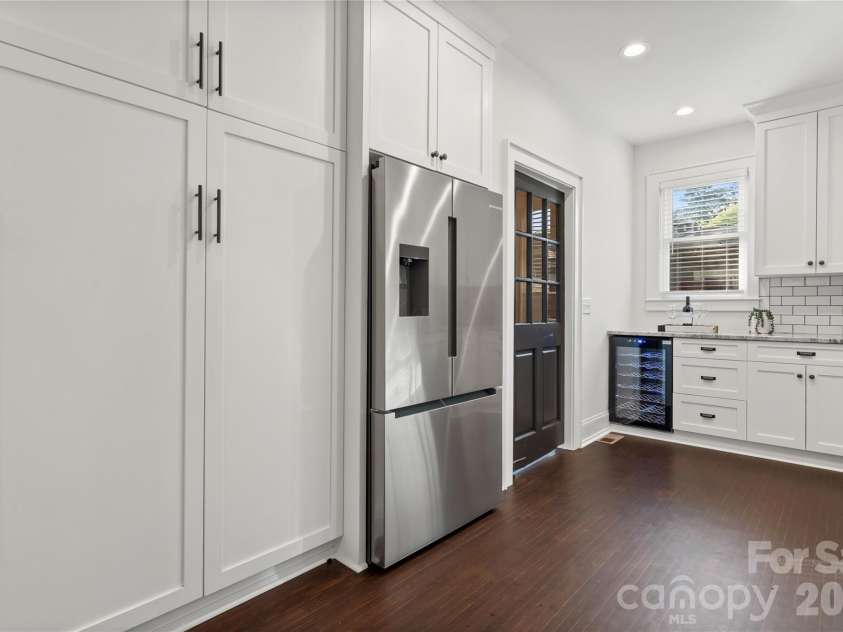 429 Pecan Avenue, Charlotte, NC 28204.  MLS# CAR4436926, YatesRealty ID 37789. 