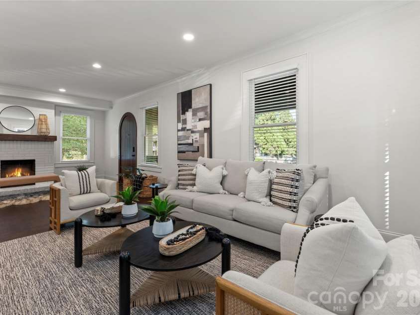 429 Pecan Avenue, Charlotte, NC 28204.  MLS# CAR4436926, YatesRealty ID 37789. 