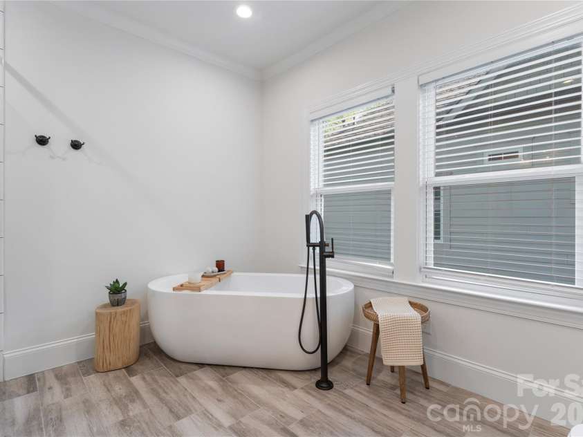 429 Pecan Avenue, Charlotte, NC 28204.  MLS# CAR4436926, YatesRealty ID 37789. 