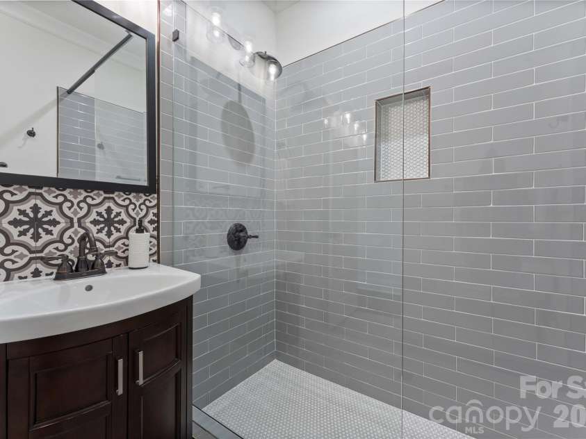 429 Pecan Avenue, Charlotte, NC 28204.  MLS# CAR4436926, YatesRealty ID 37789. 