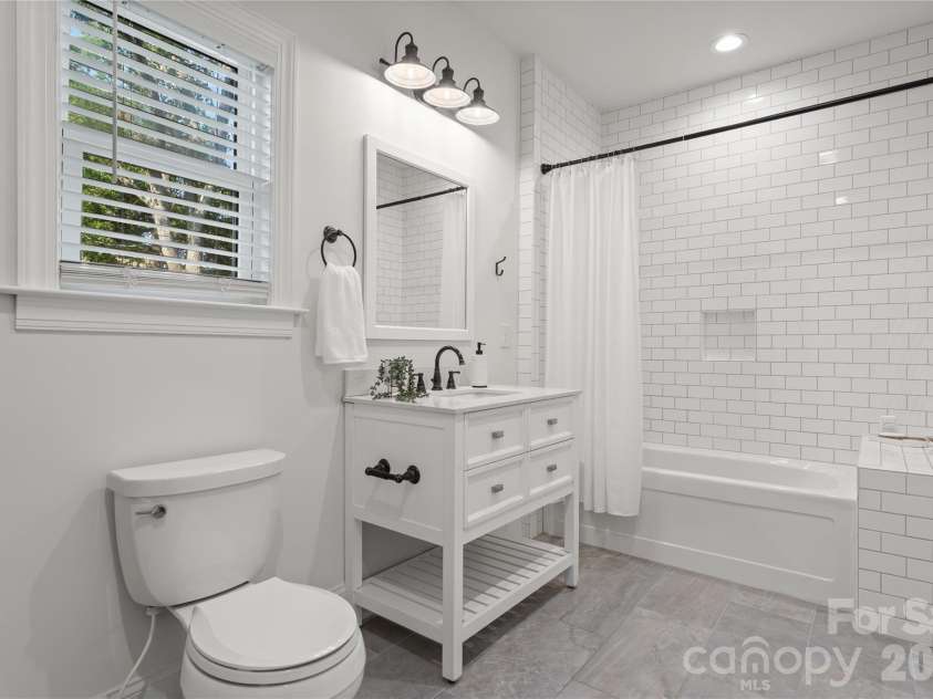 429 Pecan Avenue, Charlotte, NC 28204.  MLS# CAR4436926, YatesRealty ID 37789. 