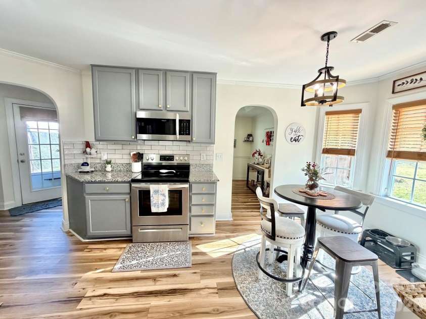 1421 Dexter Ridge Drive, Holly Springs, NC 27540.  MLS# CAR4340790, YatesRealty ID 3779. 