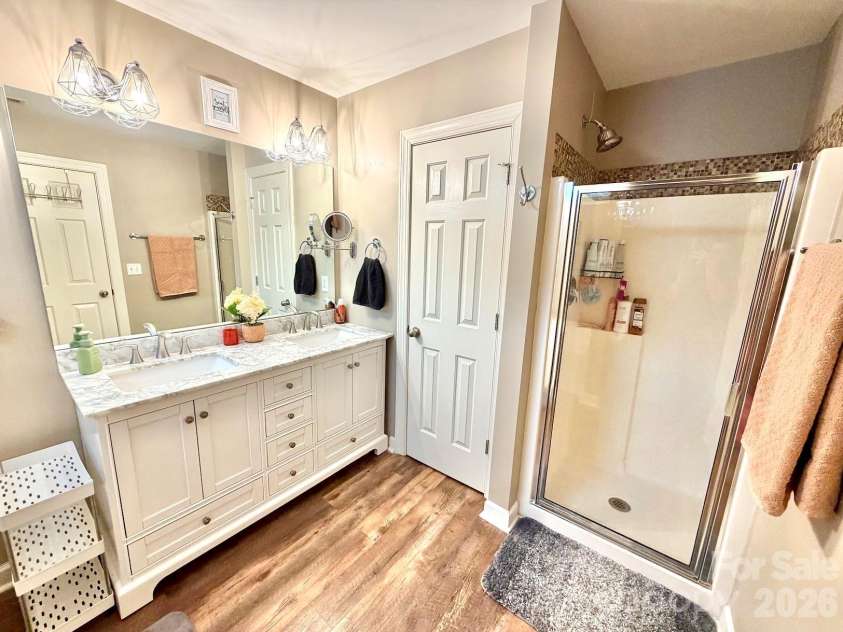 1421 Dexter Ridge Drive, Holly Springs, NC 27540.  MLS# CAR4340790, YatesRealty ID 3779. 