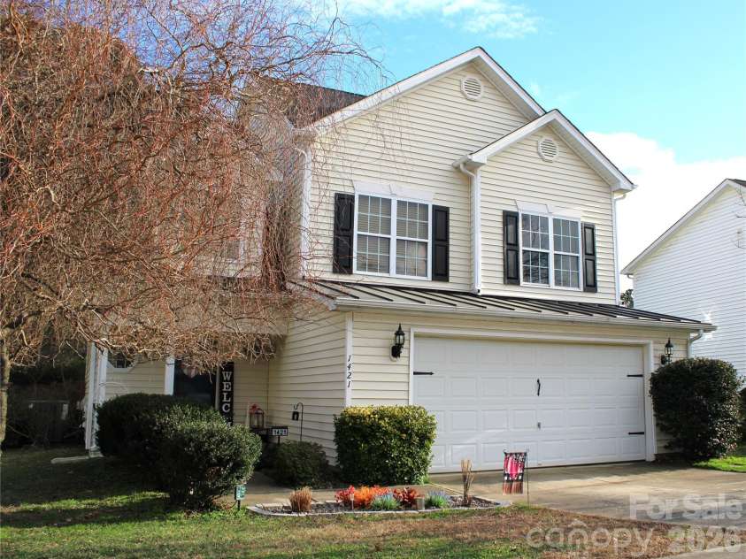1421 Dexter Ridge Drive, Holly Springs, NC 27540.  MLS# CAR4340790, YatesRealty ID 3779. 