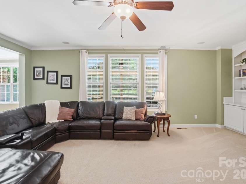 3219 Lakehurst Crossing, Matthews, NC 28104.  MLS# CAR4381031, YatesRealty ID 37790. 