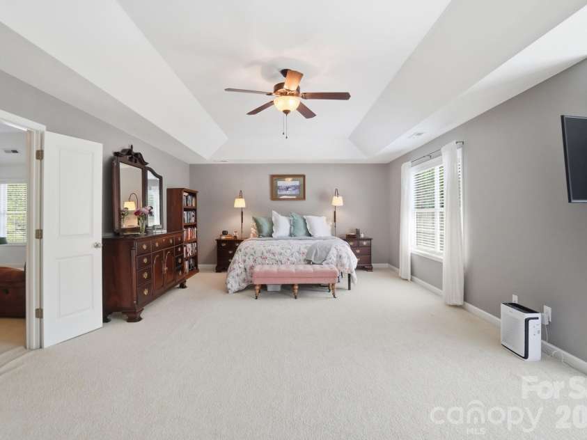 3219 Lakehurst Crossing, Matthews, NC 28104.  MLS# CAR4381031, YatesRealty ID 37790. 