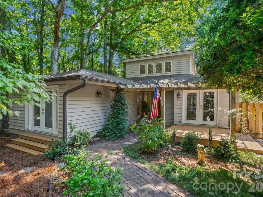 2 Five Oaks Lane, Lake Wylie, SC 29710.  MLS# CAR4398029, YatesRealty ID 37792. 