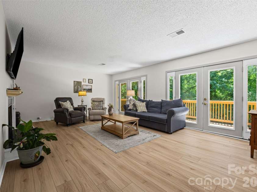 2 Five Oaks Lane, Lake Wylie, SC 29710.  MLS# CAR4398029, YatesRealty ID 37792. 