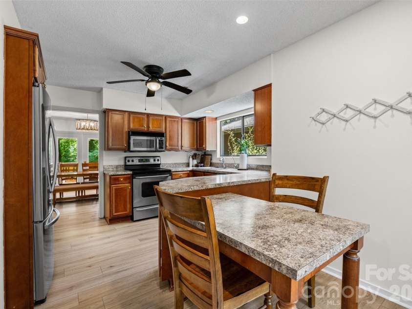 2 Five Oaks Lane, Lake Wylie, SC 29710.  MLS# CAR4398029, YatesRealty ID 37792. 