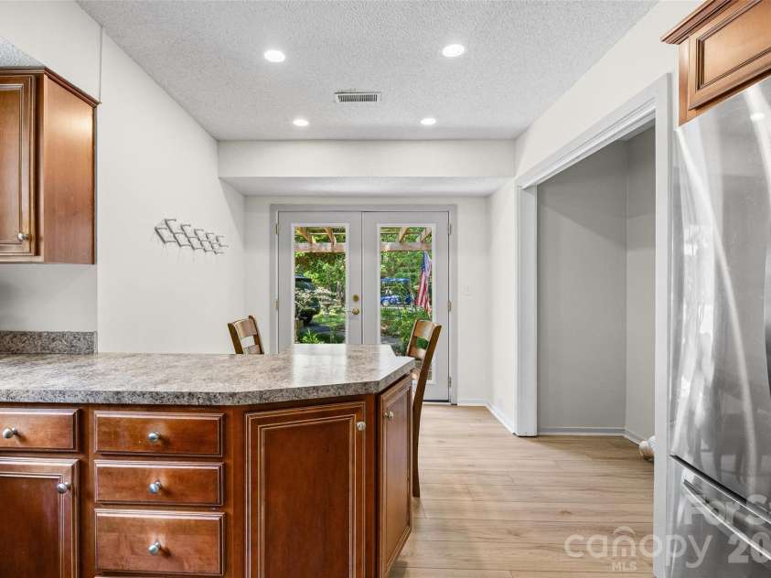 2 Five Oaks Lane, Lake Wylie, SC 29710.  MLS# CAR4398029, YatesRealty ID 37792. 