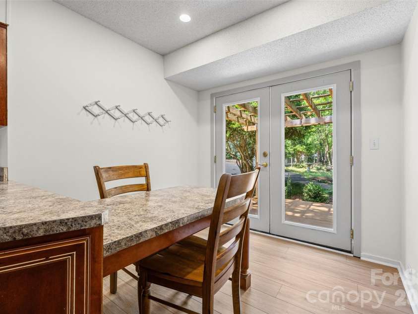 2 Five Oaks Lane, Lake Wylie, SC 29710.  MLS# CAR4398029, YatesRealty ID 37792. 