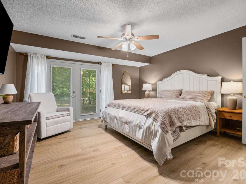 2 Five Oaks Lane, Lake Wylie, SC 29710.  MLS# CAR4398029, YatesRealty ID 37792. 