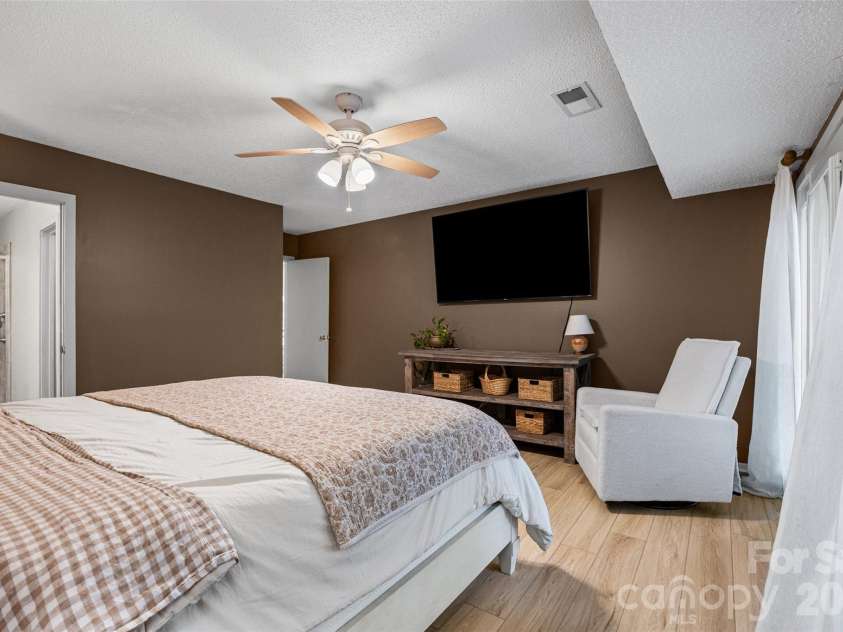 2 Five Oaks Lane, Lake Wylie, SC 29710.  MLS# CAR4398029, YatesRealty ID 37792. 