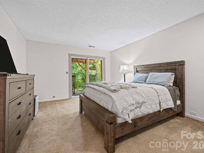 2 Five Oaks Lane, Lake Wylie, SC 29710.  MLS# CAR4398029, YatesRealty ID 37792. 